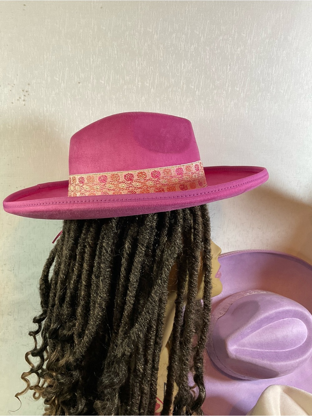 Stylish Women’s Pink Wide-Brim Fedora with Decorative Band